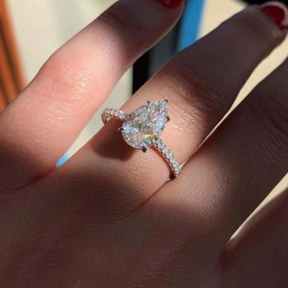 PRINCESS CUT WEDDING RING